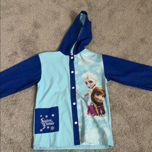 This is a raincoat size 6 to 8 years old